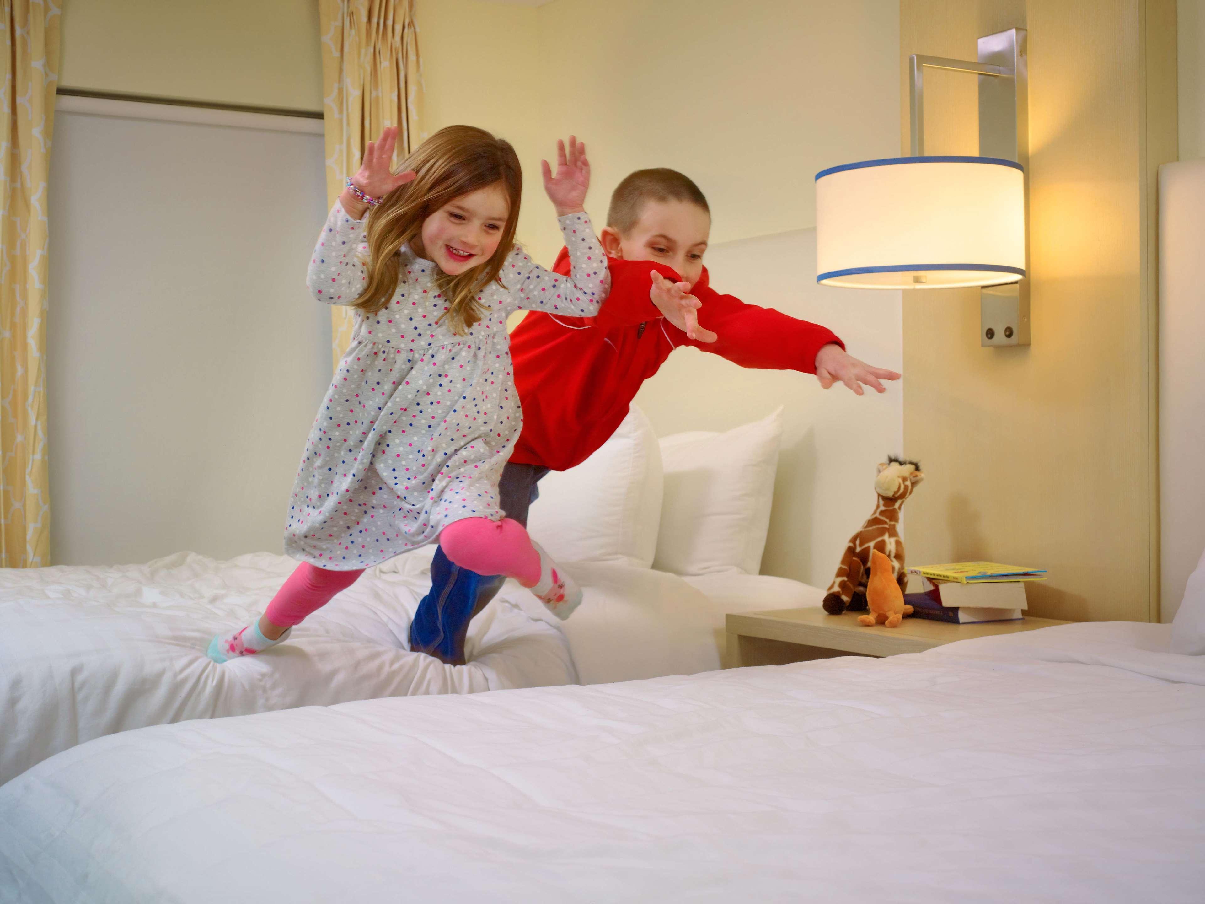 Sonesta Es Suites Берлингтон Экстерьер фото